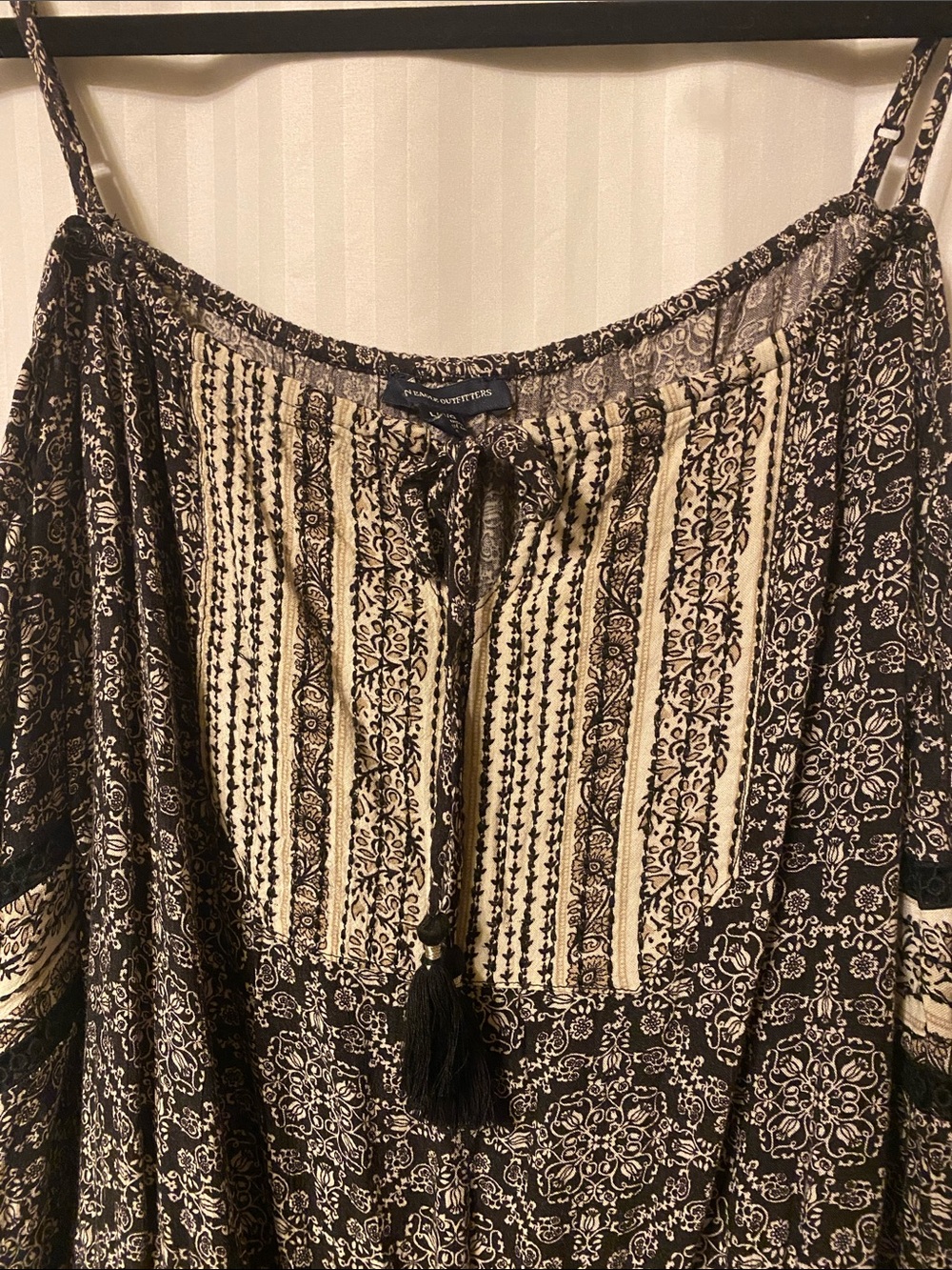 BNWOT American Eagle Boho Black and Cream Printed Cold-Shoulder Dress - Picture 3 of 7